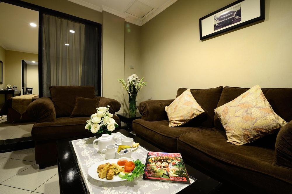 Capital O 534 Sriwijaya Hotel Джакарта Экстерьер фото