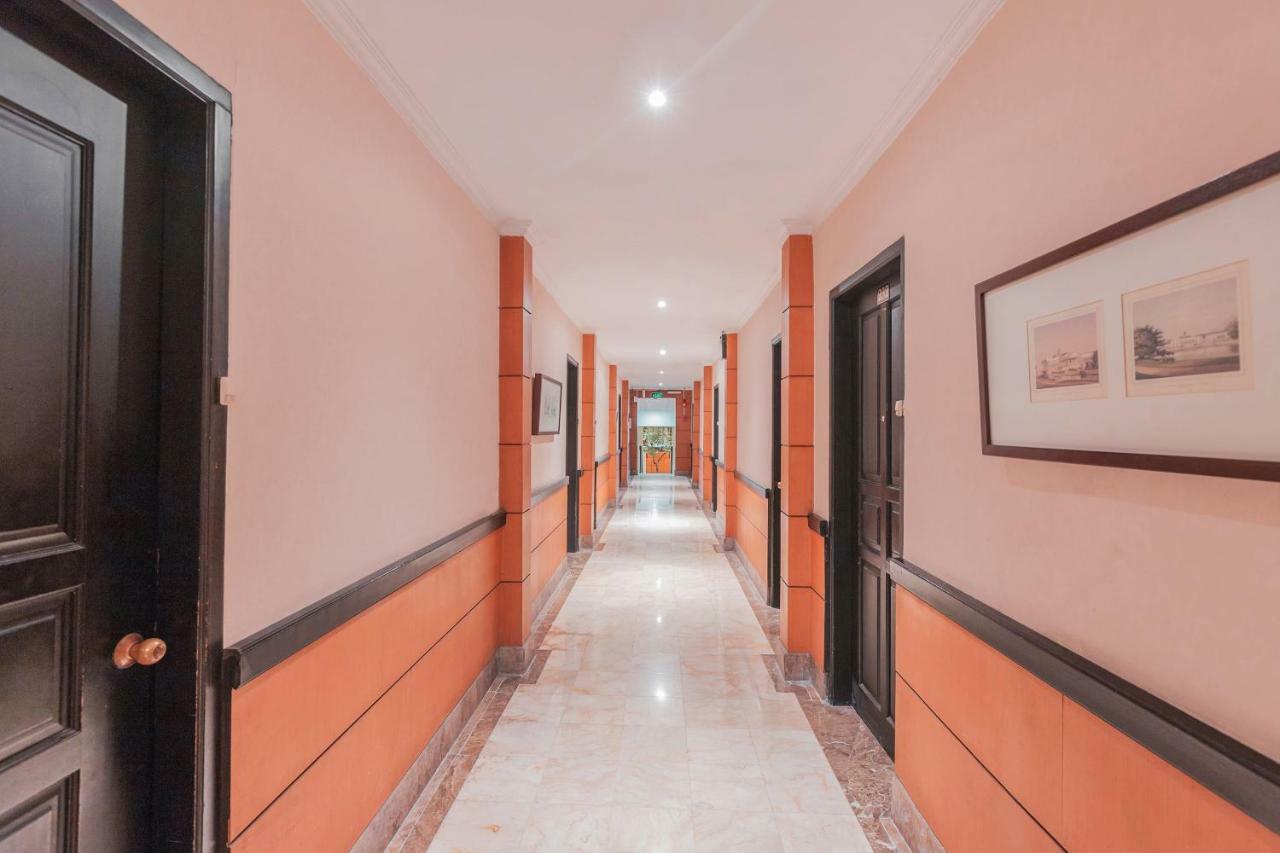 Capital O 534 Sriwijaya Hotel Джакарта Экстерьер фото