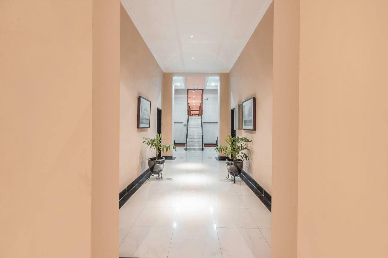 Capital O 534 Sriwijaya Hotel Джакарта Экстерьер фото